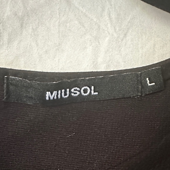 Miusol Elegant Black and Cream Lace Dress - Picture 2 of 4